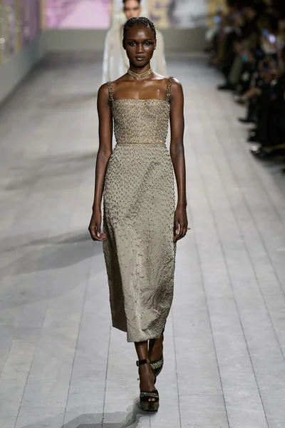 Look 32